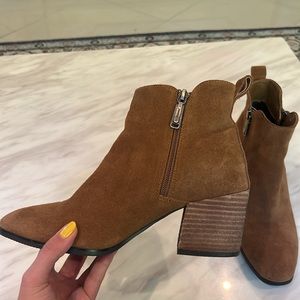 Blondo Siena Waterproof Suede Ankle Bootie – Camel Brown Block Heel (Size 8)